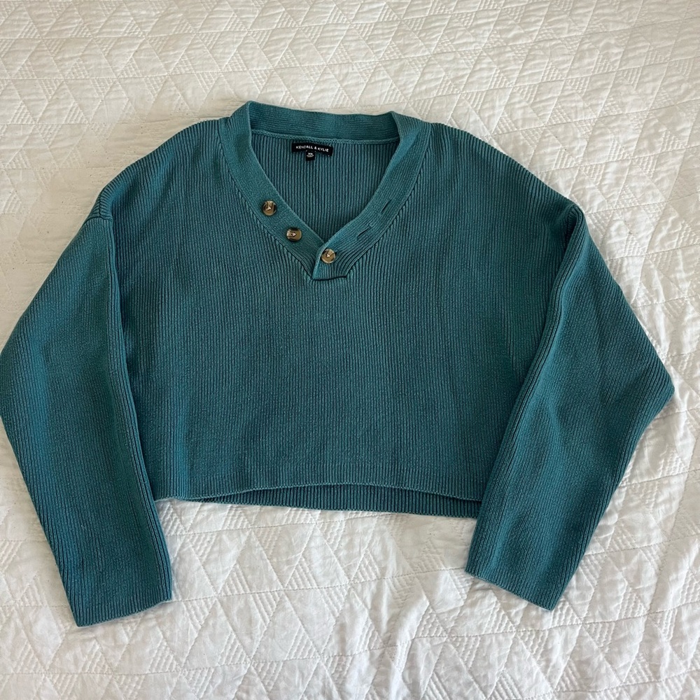 Green knitted cropped sweater!